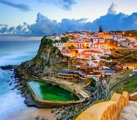 Сasa de vacaciones House With Garden *