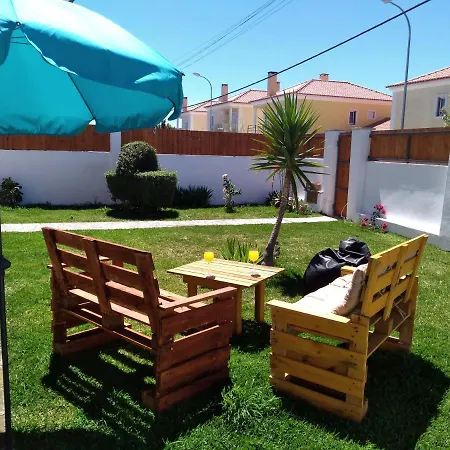 Сasa de vacaciones House With Garden *