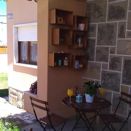 House With Garden Сasa de vacaciones *